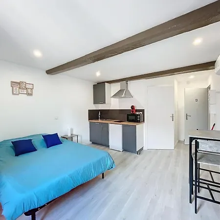 Eclat Apartment *