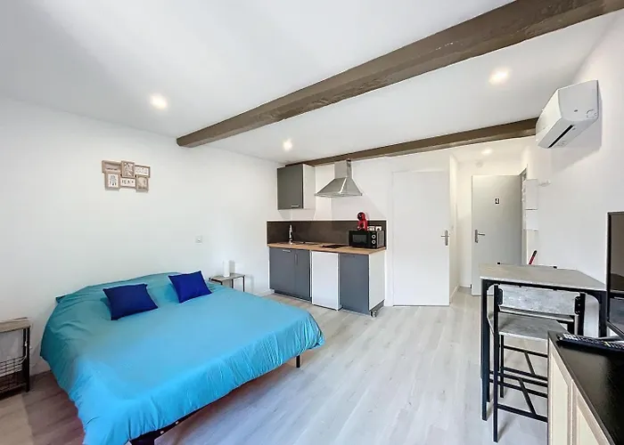 Eclat Apartment *